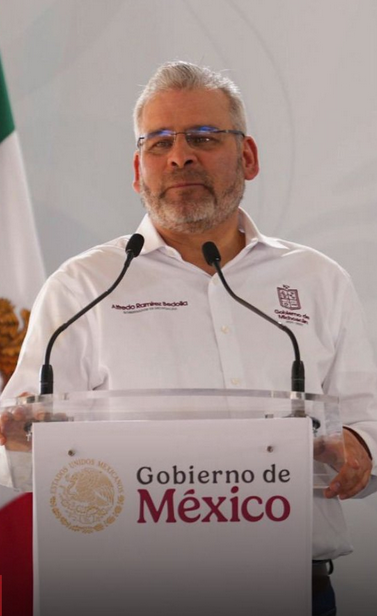 Imagen de La DEA investiga a Alfredo Ramírez Bedolla, gobernador de Michoacán, por presuntos nexos con Los Viagras. Documentos hackeados a Sedena y mapeos sugieren vínculos financieros.

